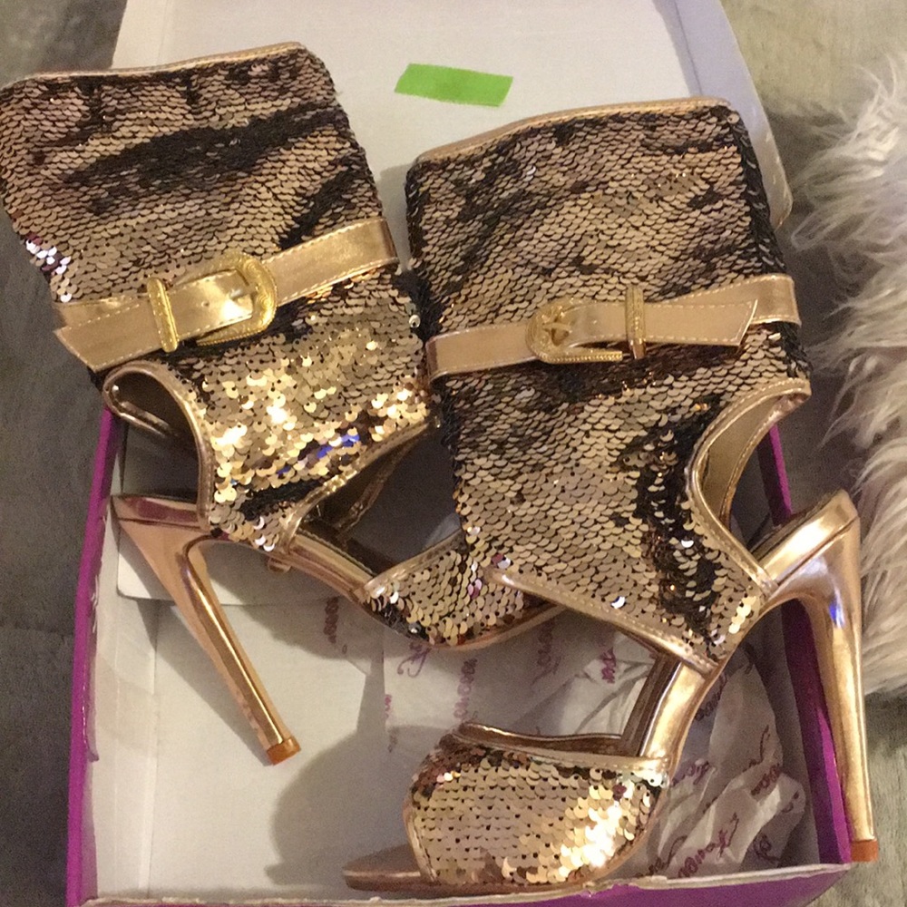 Heel boots